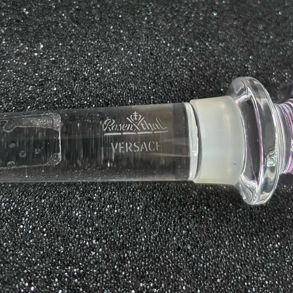 Vintage Collectors Versace Rosenthal Medusa Head
Crystal Bottle Stopper. Ameth. - Picture 5 of 9
